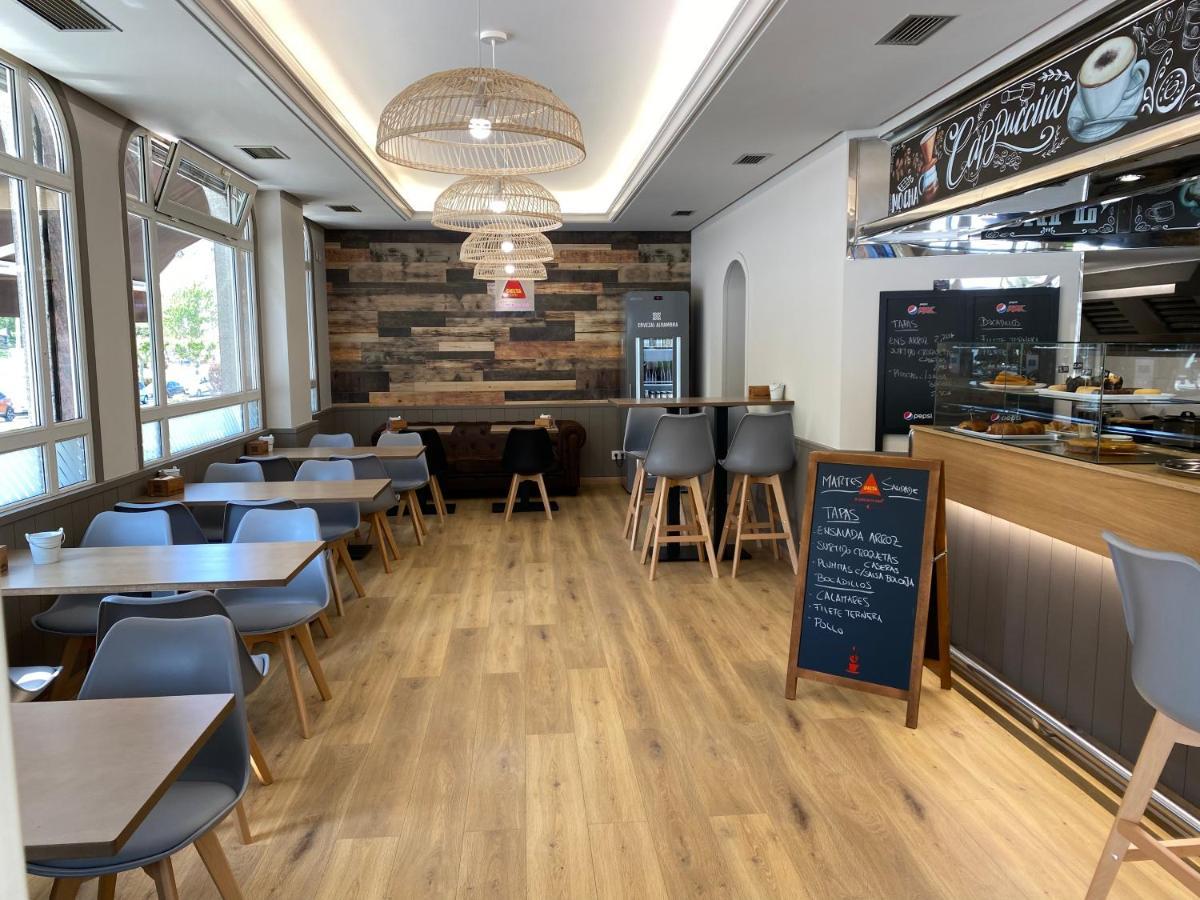 Saudade Hostal Cafeteria Ла Коруня Екстериор снимка